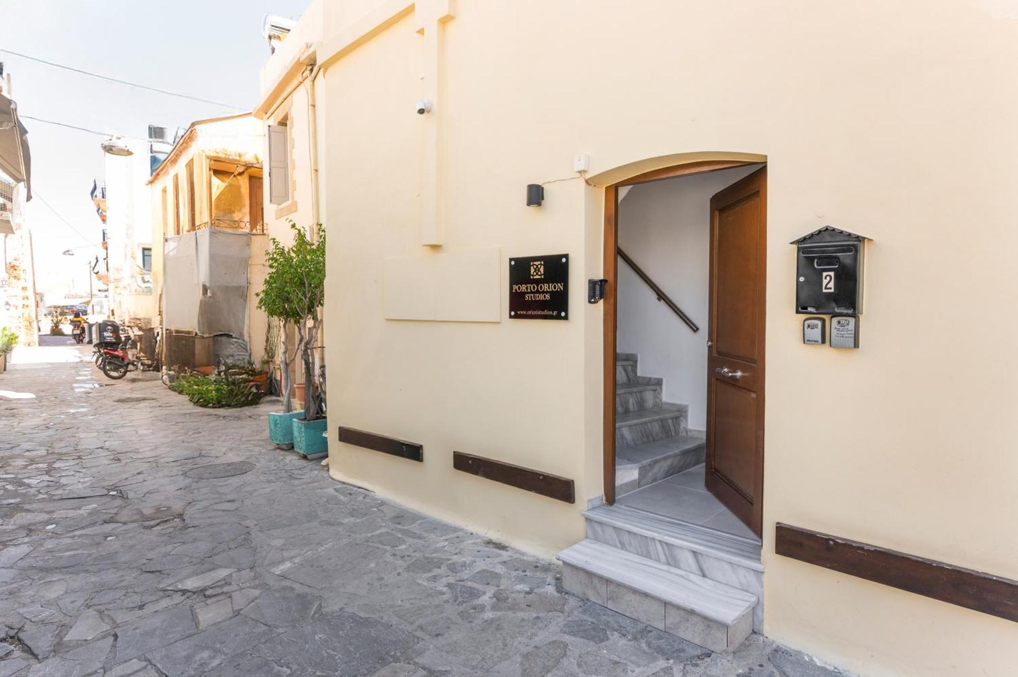 Porto Orion Studios Chrissi Akti Chania Exterior foto